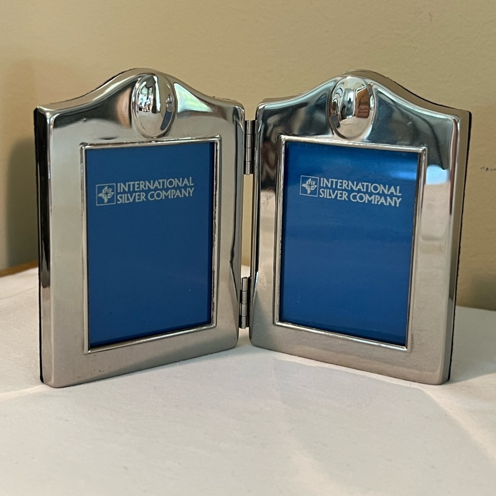 Bi-fold Photo Frames